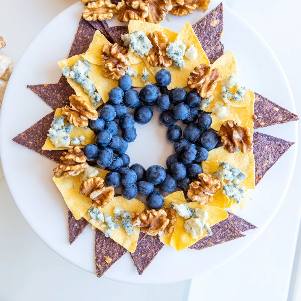 This Olympic Rings Interlock platter features visually striking circles filled with fresh, delicious ingredients.